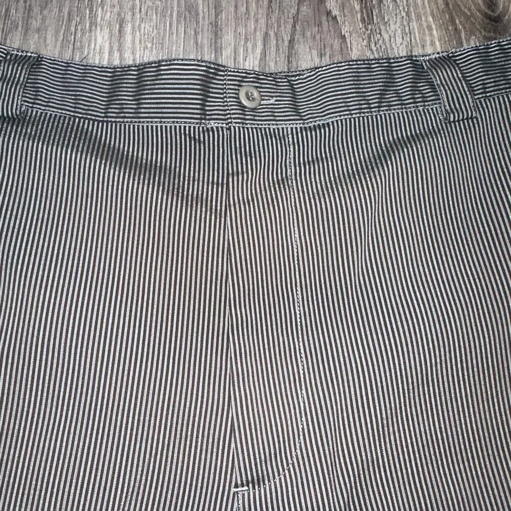 Snake Eyes golf shorts